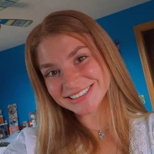 lauraaxy image 1