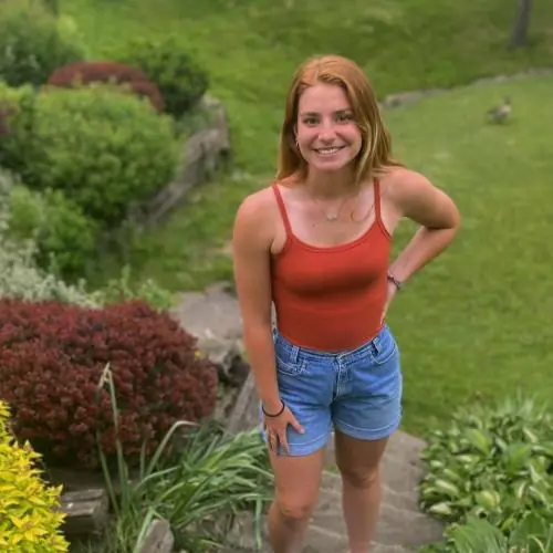 lauraaxy image 3