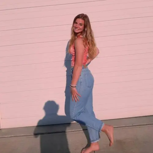lauraaxy image 2